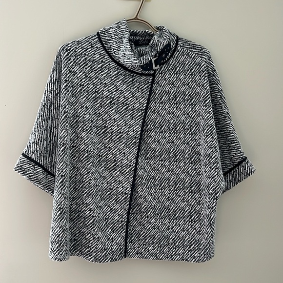 Devie Black and White Patterned Top - Picture 1 of 6